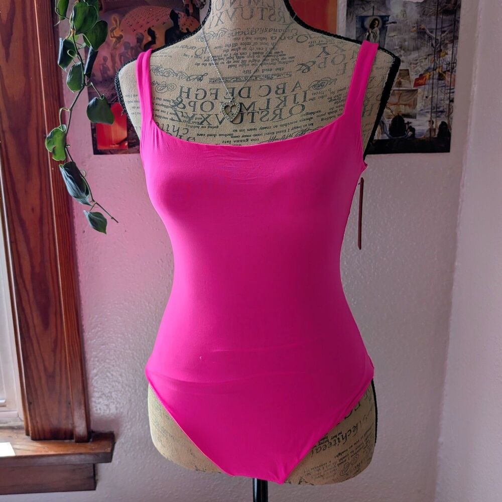 Skims NWT Neon Pink Square Neck Bodysuit